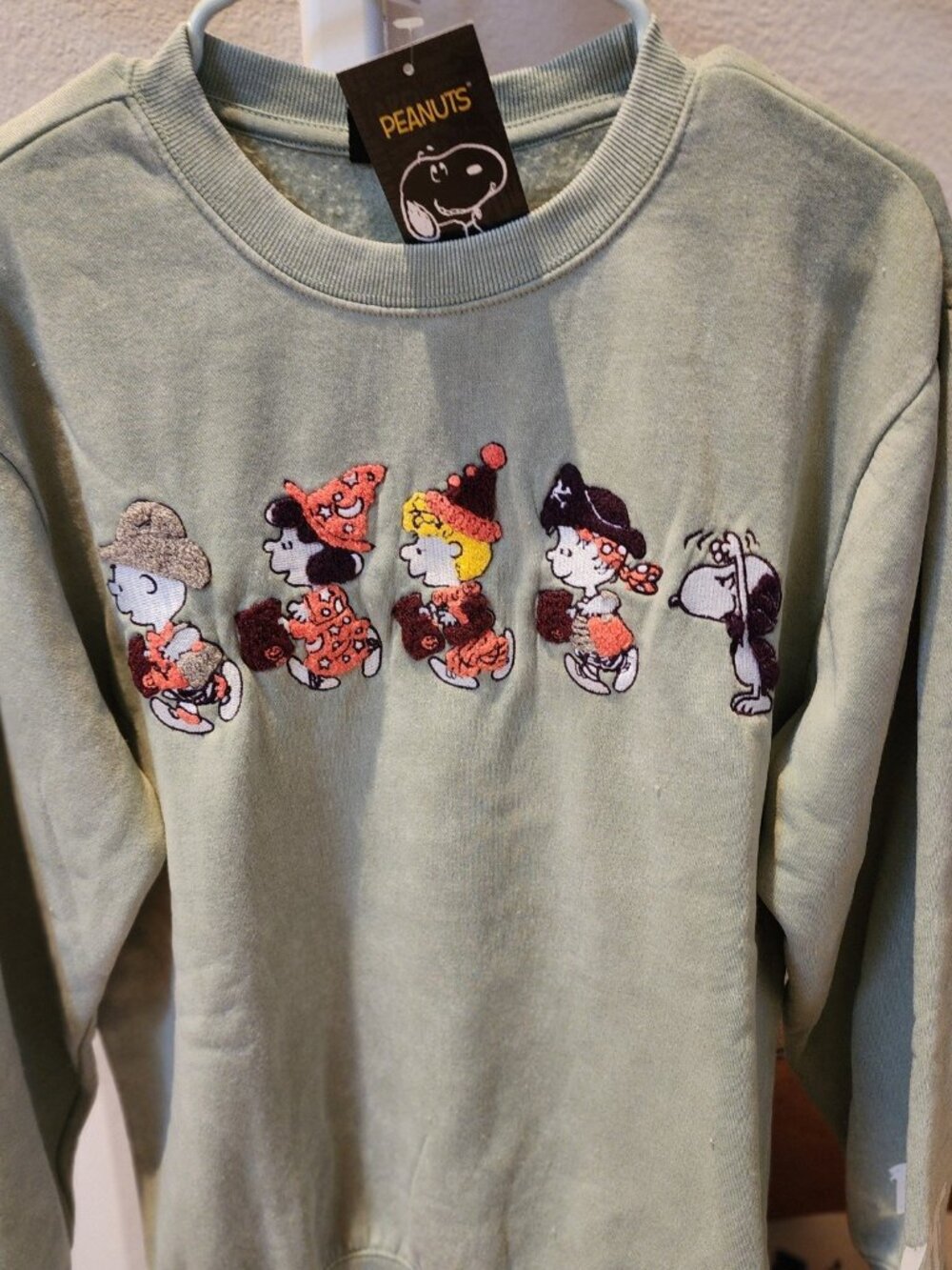 Peanuts Snoopy HALLOWEEN TRICK OR TREAT Big Girl's or Ladies Sweatshirt MED NWT